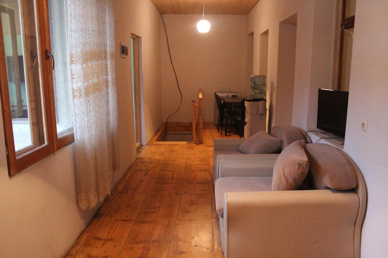 Guest House Lela メスティア エクステリア 写真